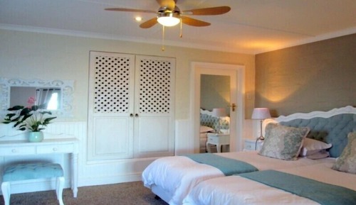 Luxury Pool/Lagoon Facing Twin Room (1)