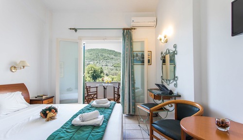 Habitación triple, vistas al jardín (with Extra Bed)