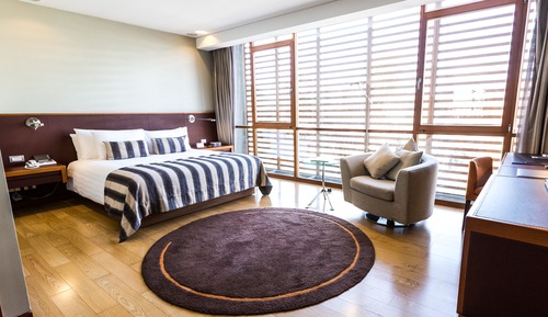 Executive Signature NOI King Suite