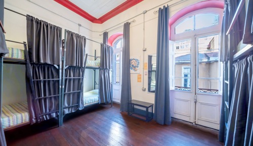 Dormitorio compartido estándar, dormitorio mixto, baño compartido