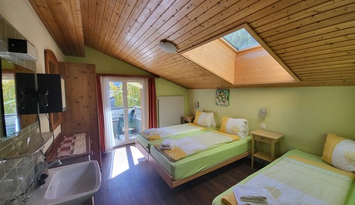 Habitación triple, balcón