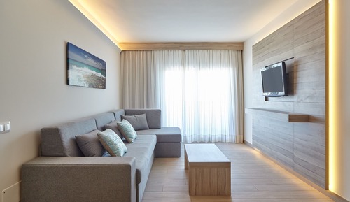 Suite, balcón, vistas parciales al mar