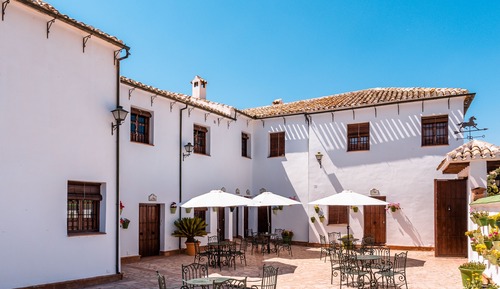 Villa clásica, varias habitaciones, vistas a la montaña