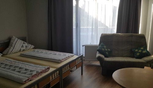 Habitación básica con 2 camas individuales, 2 camas individuales
