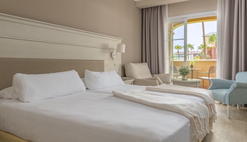 Habitación doble, vistas parciales al mar