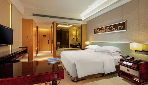 Suite ejecutiva, Acceso al salón del club
