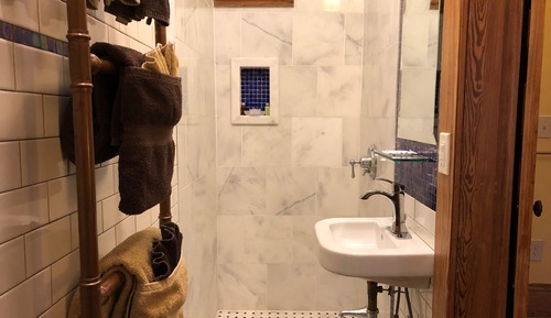 Habitación doble, baño privado, vistas a la ciudad (Room 19)