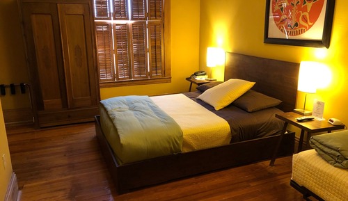 Habitación doble, baño privado, vistas a la ciudad (Room 18)