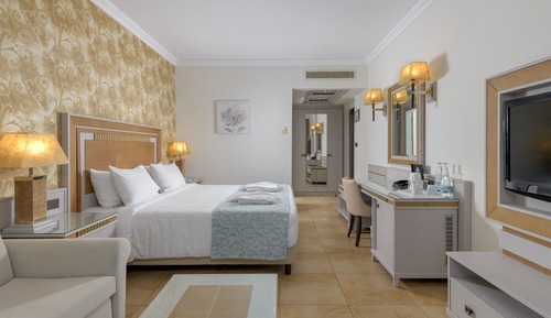 Habitación superior, vistas al jardín