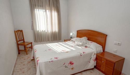 Apartamento, 3 habitaciones, balcón, vistas parciales al mar