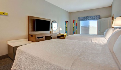 Habitación, 2 camas de matrimonio, frigorífico y microondas
