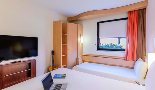 Habitación, varias camas