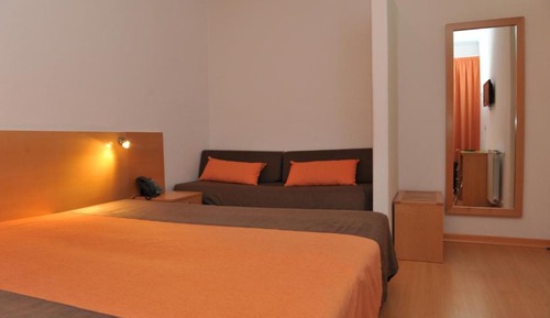 Habitación estándar con 1 cama doble o 2 individuales (East Wing)