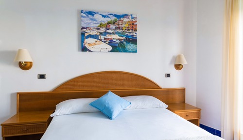 Habitación triple, balcón, vistas al mar
