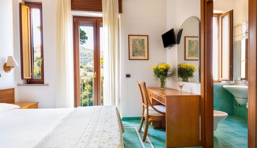 Habitación doble, 1 cama doble, vistas parciales al mar