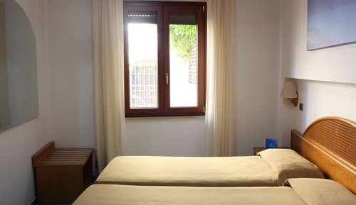 Habitación económica con 2 camas individuales