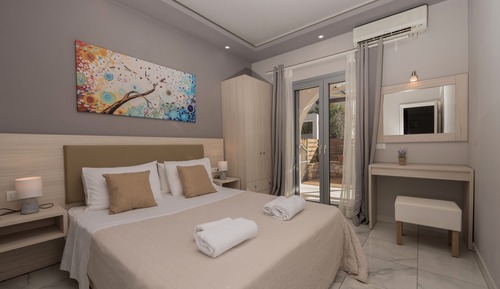 Apartamento familiar, 2 habitaciones, terraza, vistas al patio