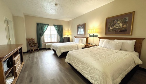 2 Queen Suite with a twin Sofa Bed