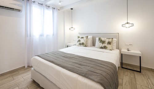 Suite (The White)