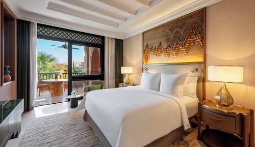 Suite, terraza, vistas a la piscina