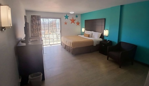 Habitación superior, 1 cama de matrimonio grande, no fumadores, balcón (Interior Corridor)