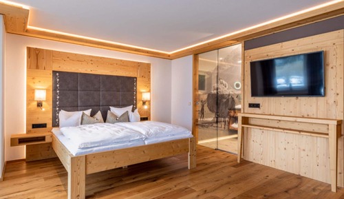 Habitación Confort doble, 1 cama doble, terraza, vistas al jardín