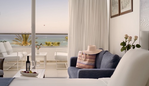 Estudio, vistas al mar