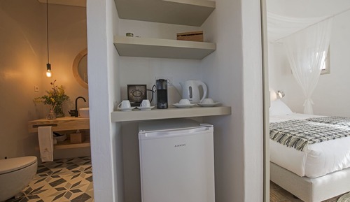 Habitación con 1 cama doble o 2 individuales, vistas parciales al mar