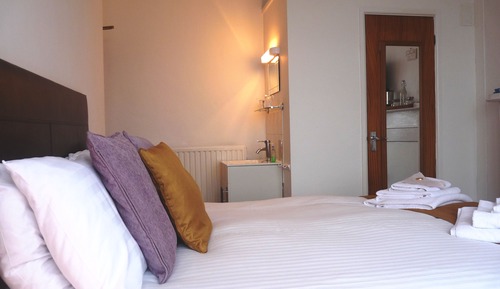 Habitación doble, 1 cama de matrimonio grande, baño privado, vistas al mar (Room1)