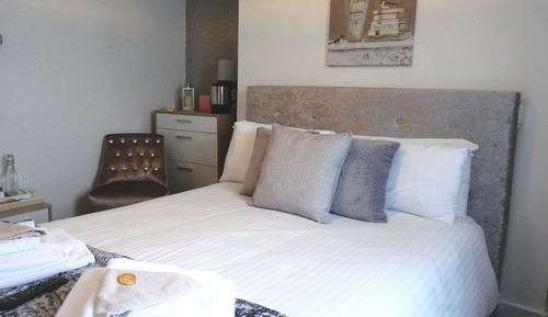 Habitación doble, baño privado, vistas al mar (Room5)