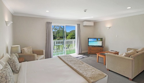 Estudio Premium, bañera de hidromasaje, vistas al jardín