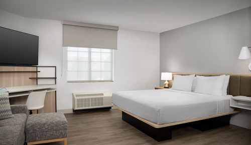 Estudio, 1 cama de matrimonio grande con sofá cama (Mobility/Hearing Access, Roll-In Shwr)