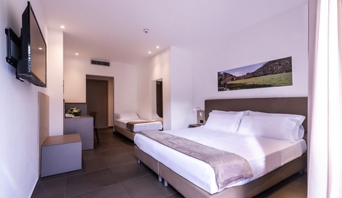 Habitación clásica, sin ventanas, en la zona del jardín