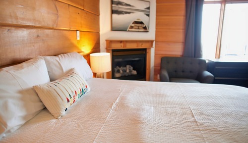 Estudio clásico, 1 cama de matrimonio, chimenea, vistas al lago