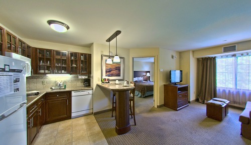 Suite, 2 habitaciones, cocina (1 King and 1 Queen, Frig)