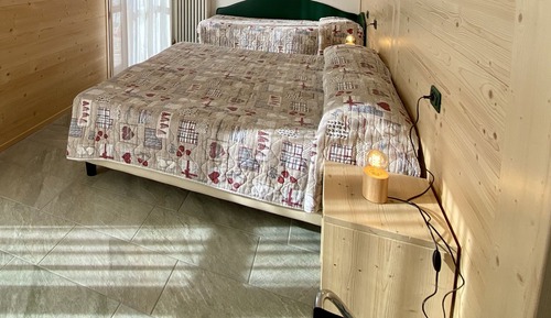 Habitación triple, balcón
