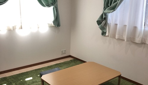 Habitación básica con 1 cama doble o 2 individuales