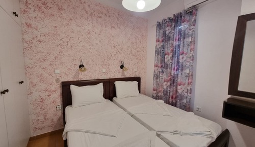 Apartamento, 2 habitaciones, fumadores, balcón