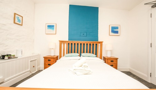 Habitación doble, baño privado, vistas al mar (Room 1 Large)
