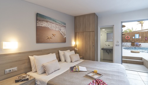Habitación doble (2 Adults + 1 Child)