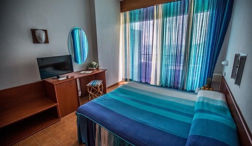 Habitación triple estándar, vistas al jardín