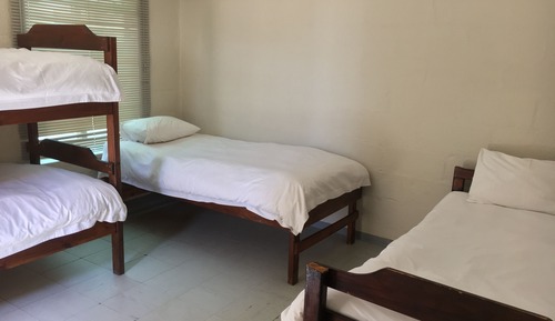 Habitación (Hostel Accommodation 6 Pax)