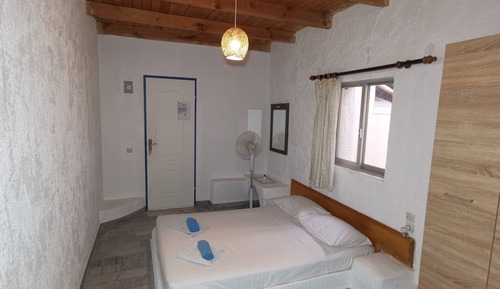 Apartamento familiar, 2 habitaciones, cocina básica, vistas al jardín