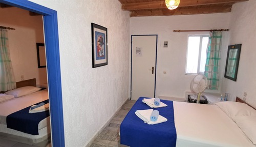 Apartamento familiar, 2 habitaciones, cocina básica, planta baja