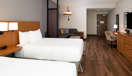 Habitación, accesible para personas con discapacidad (2 Queen Beds with Sofa bed, Shower)