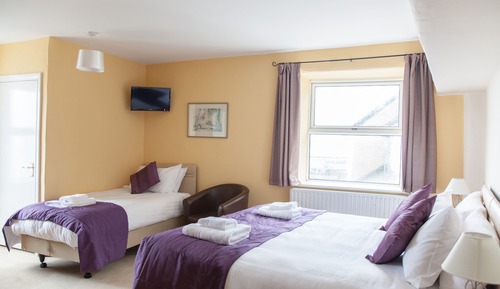Habitación triple (The Exe)