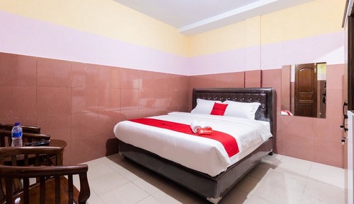 Habitación doble (Reddoorz)