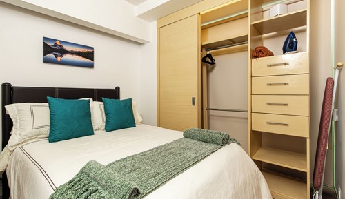 Apartamento ejecutivo, 2 habitaciones, balcón, vistas al patio