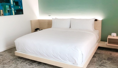 Habitación, 1 cama de matrimonio grande, vistas a la ciudad