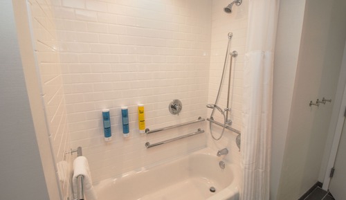 Habitación, 2 camas de matrimonio, accesible para personas con discapacidad (Mobility & Hearing)